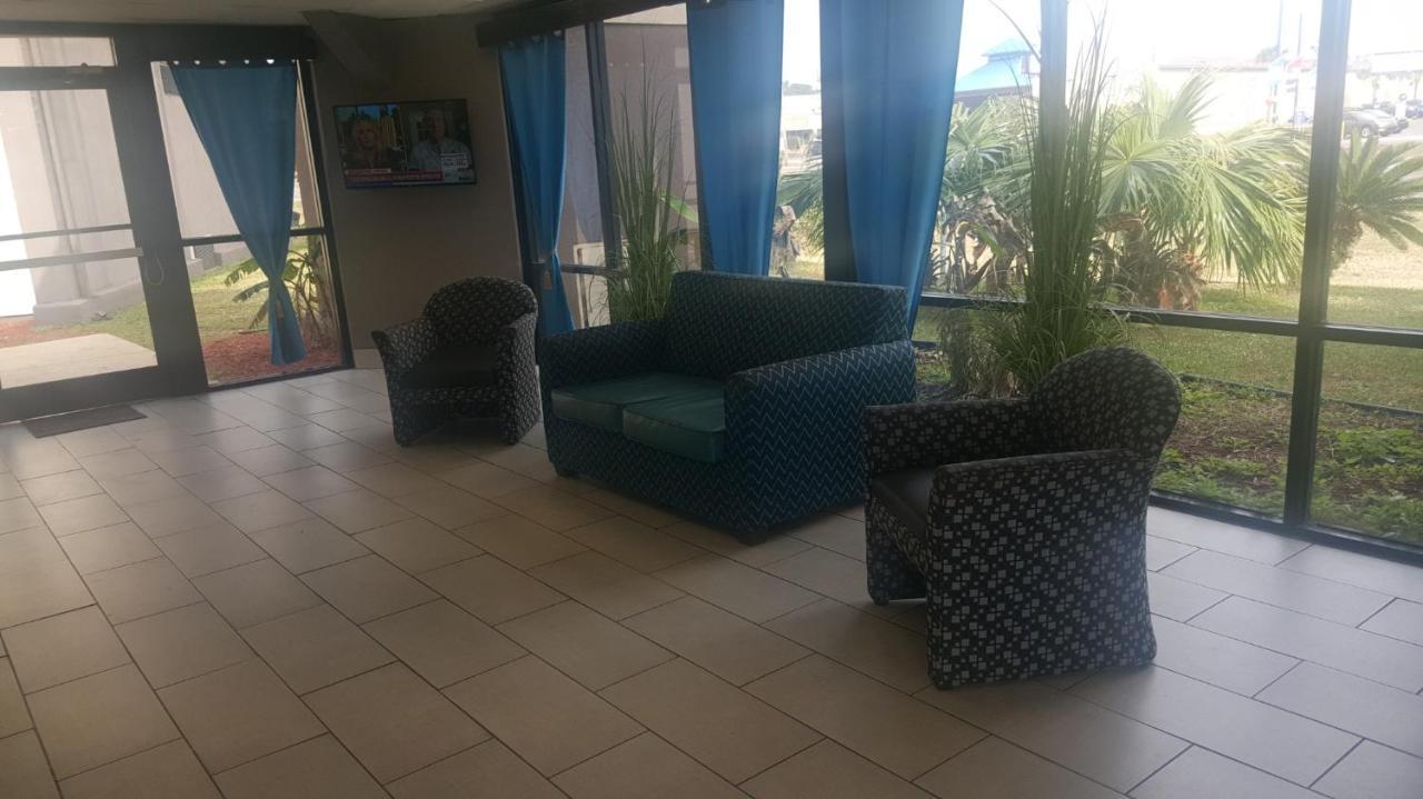 פנסקולה Regency Inn & Suites מראה חיצוני תמונה