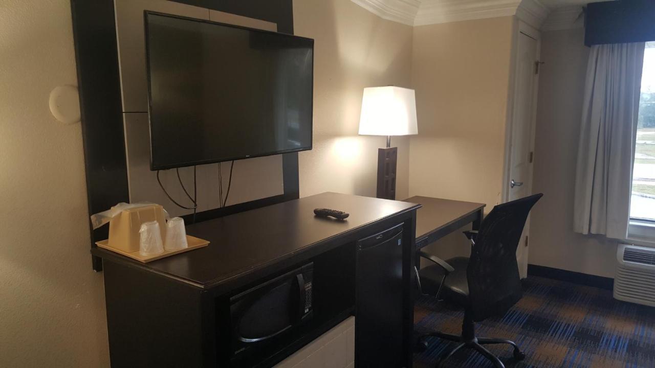 פנסקולה Regency Inn & Suites מראה חיצוני תמונה