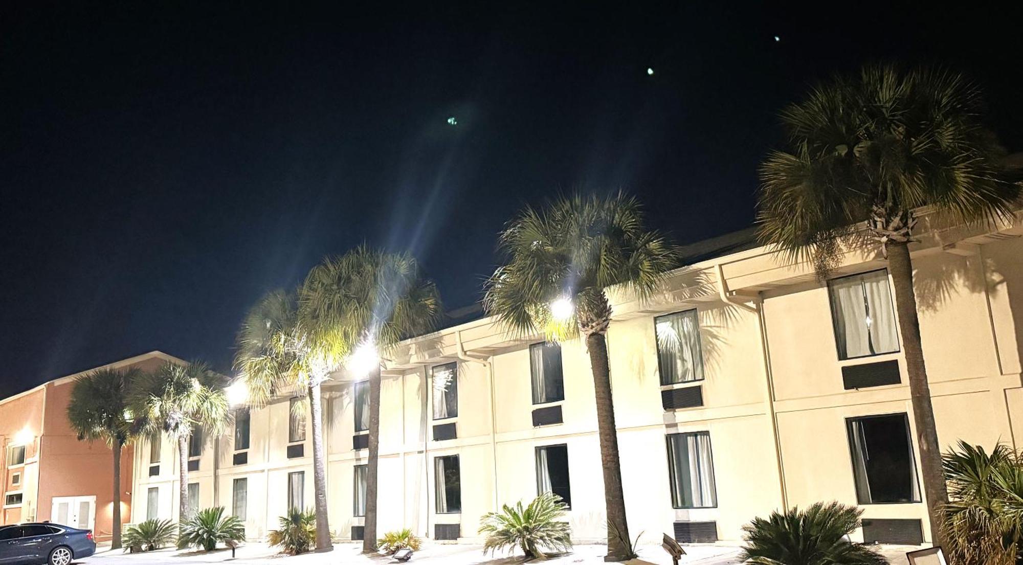 פנסקולה Regency Inn & Suites מראה חיצוני תמונה